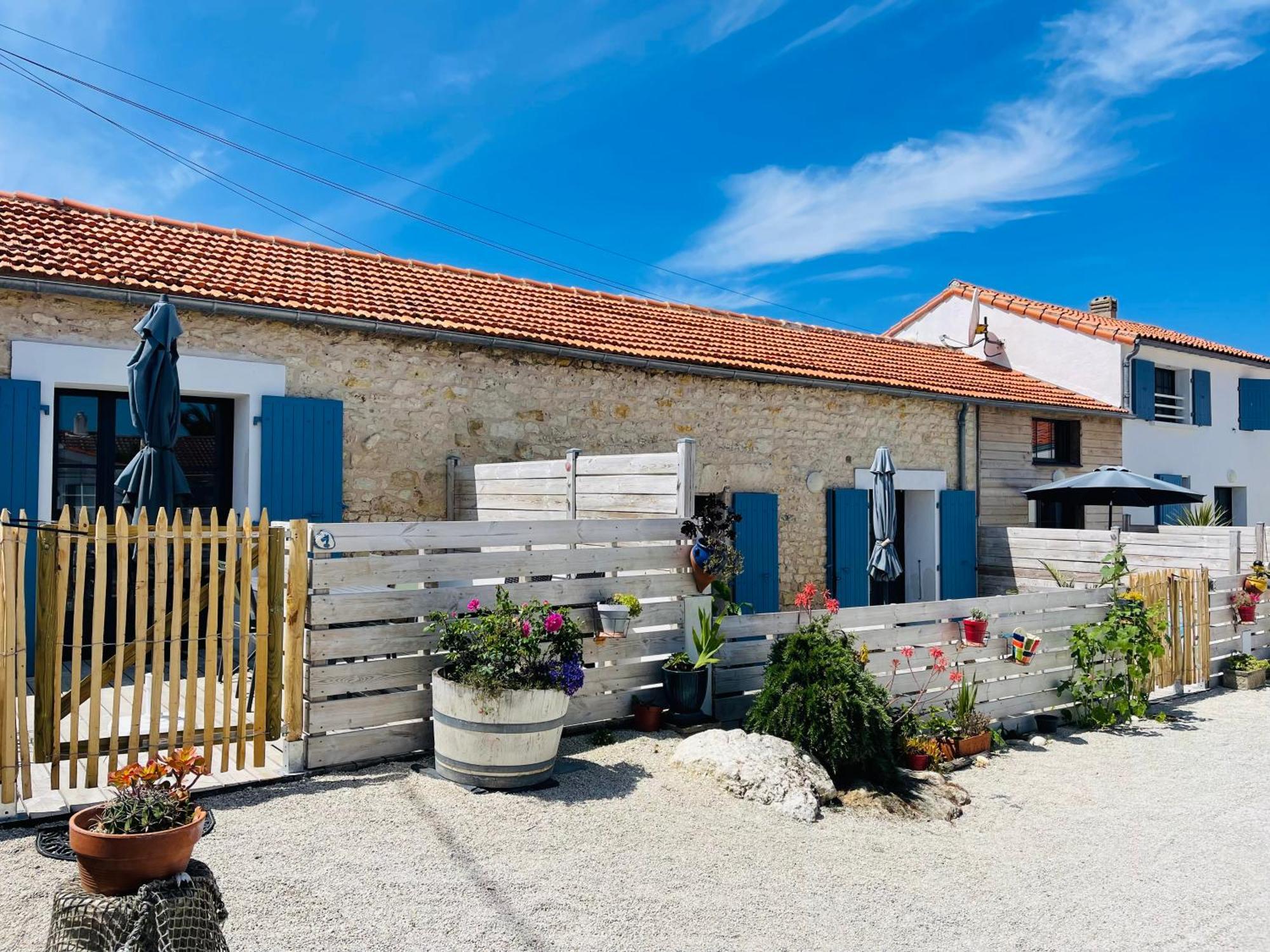Clos Des Aigrettes -6 Gites De Charme Et Confort A 30M Du Port De Ла-Котіньєр Екстер'єр фото